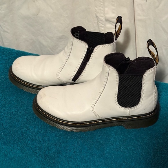 Dr. Martens Juniors Sz 2 White Ankle Boots "Chelsea" VGUC Doc Martens - Picture 2 of 8